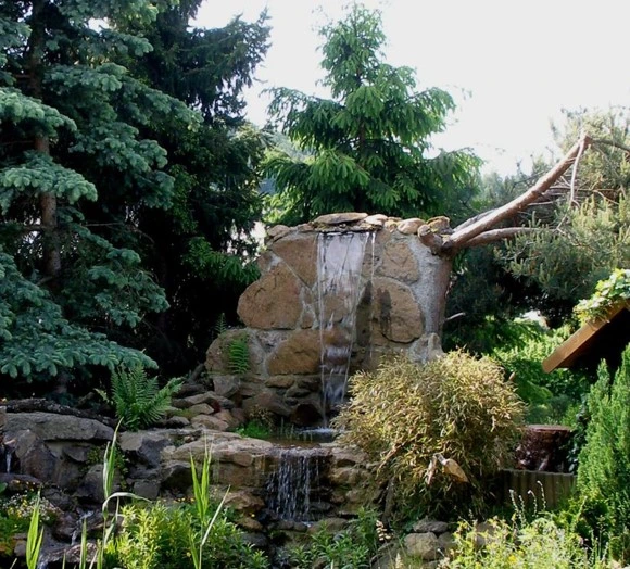 Die Teichfolie ist bei so einem schweren Aufbau stark belastet