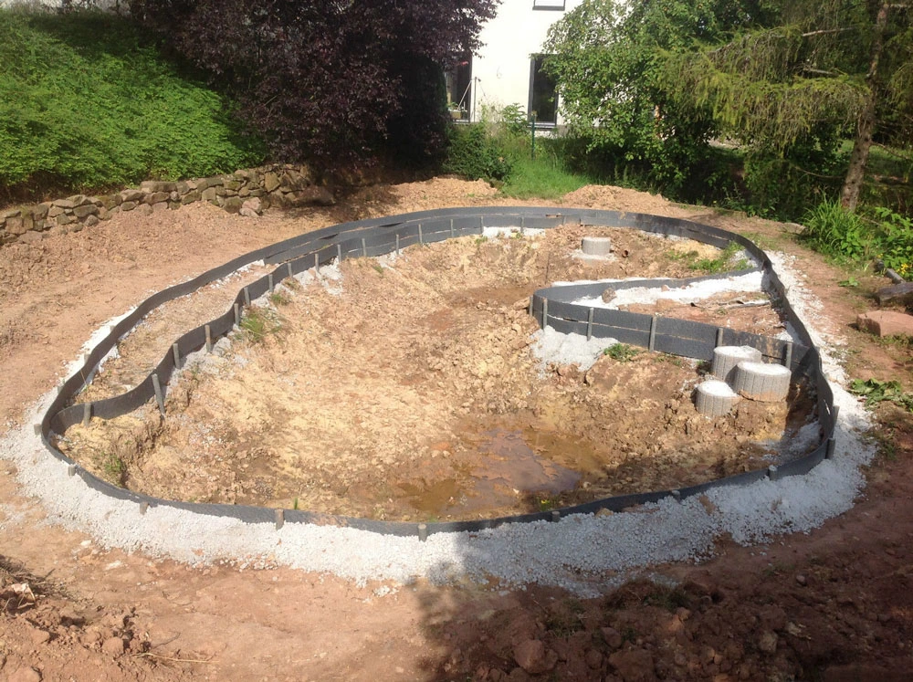 Beeteinfassung als Randband im Teichbau