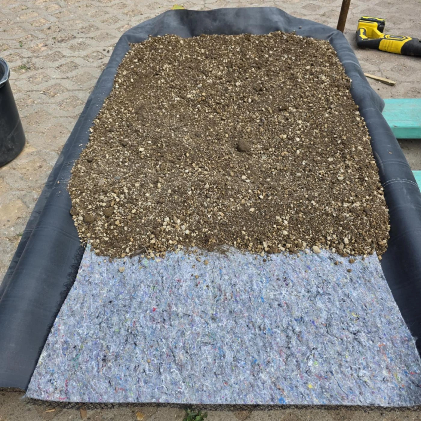 Leichtes Substrat für extensive Dachbegrünung