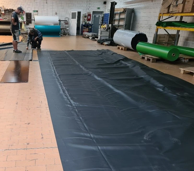 Maßgefertigte Teichfolie für den Bau eines Filterteichs