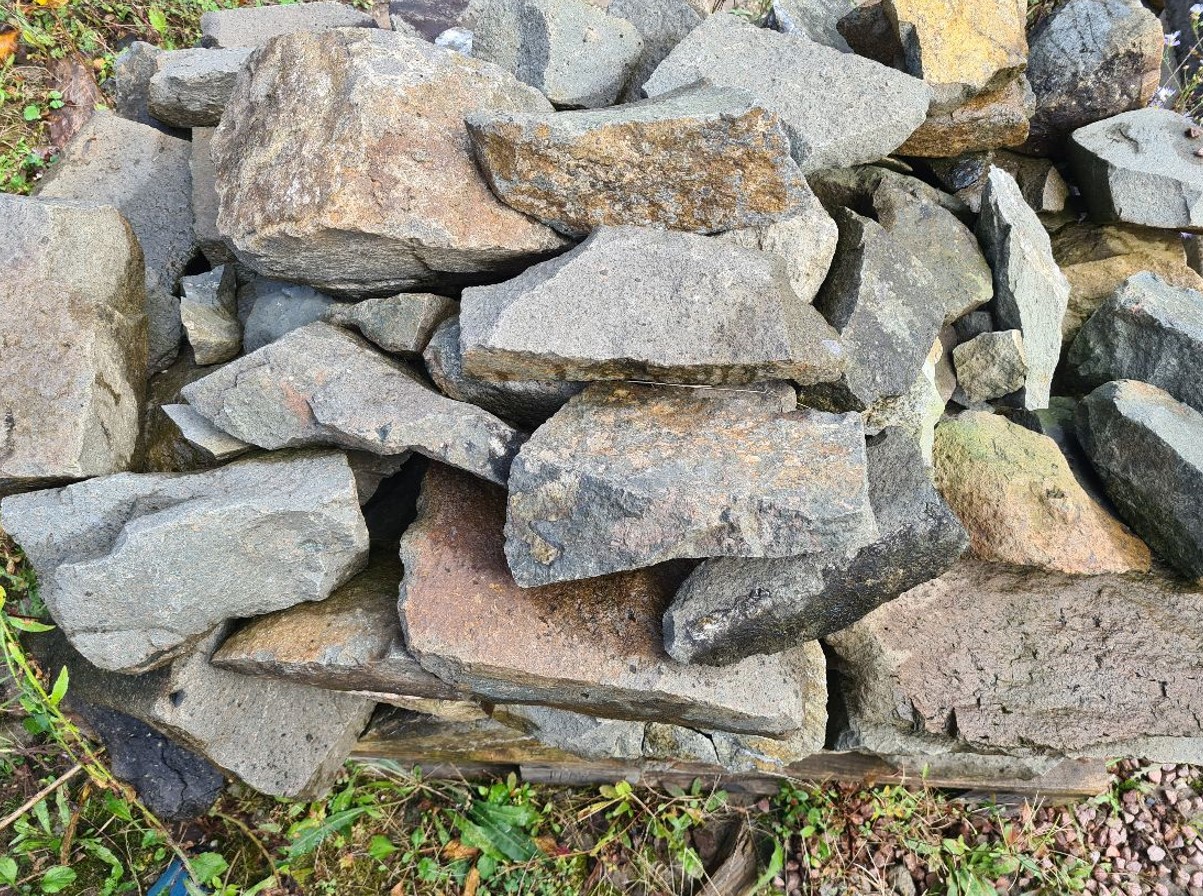 Basaltsteine für Gabionen und moderne Gartengestaltung