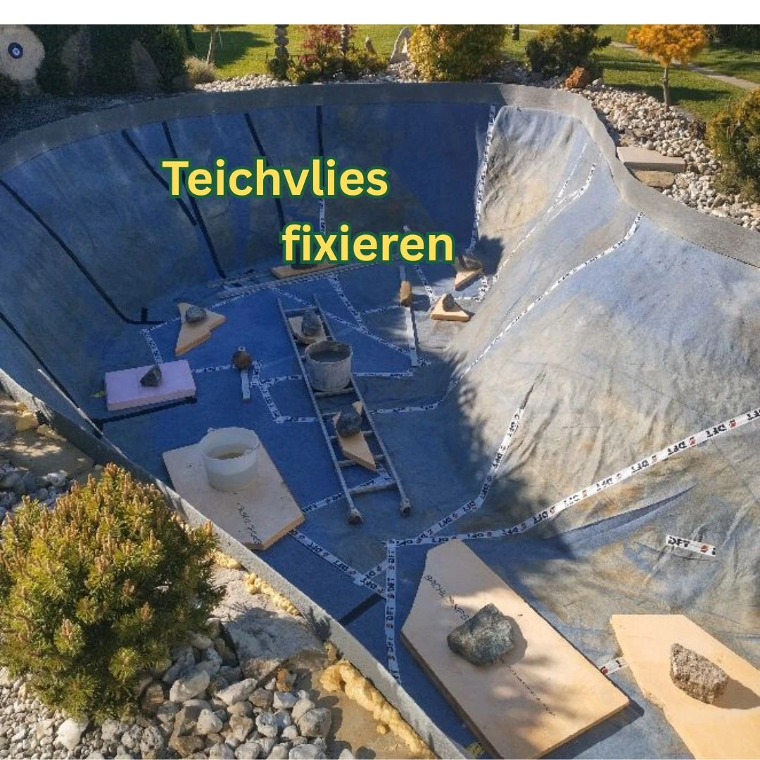 Teichvlies als Schutzvlies unter Teichfolie beim Verlegen im Teichbau
